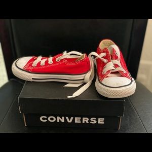 Red converse 5c
